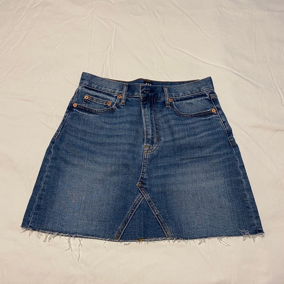 Gap jean skirt size 27, worn once - Picture 1 of 4